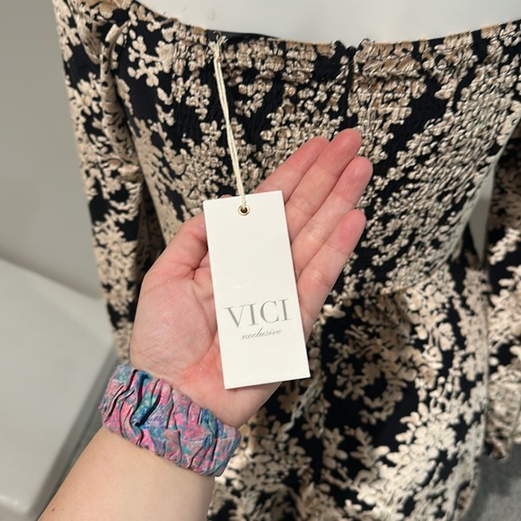 Vici Collection black dress‎ with velvet beige flowers size L side slit NWT - Picture 4 of 5